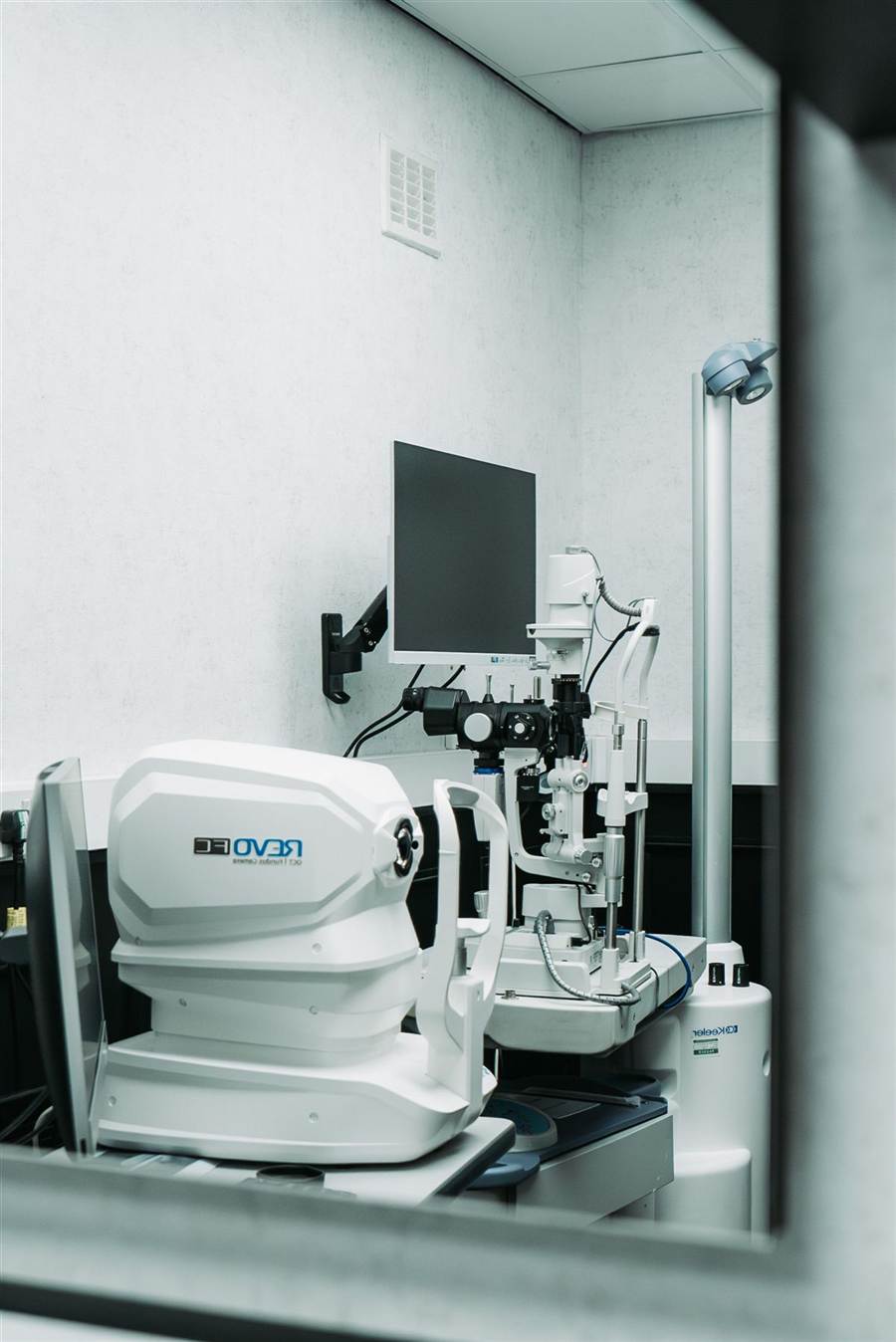 Our eye test room: the 3D OCT scanner and the slit lamp